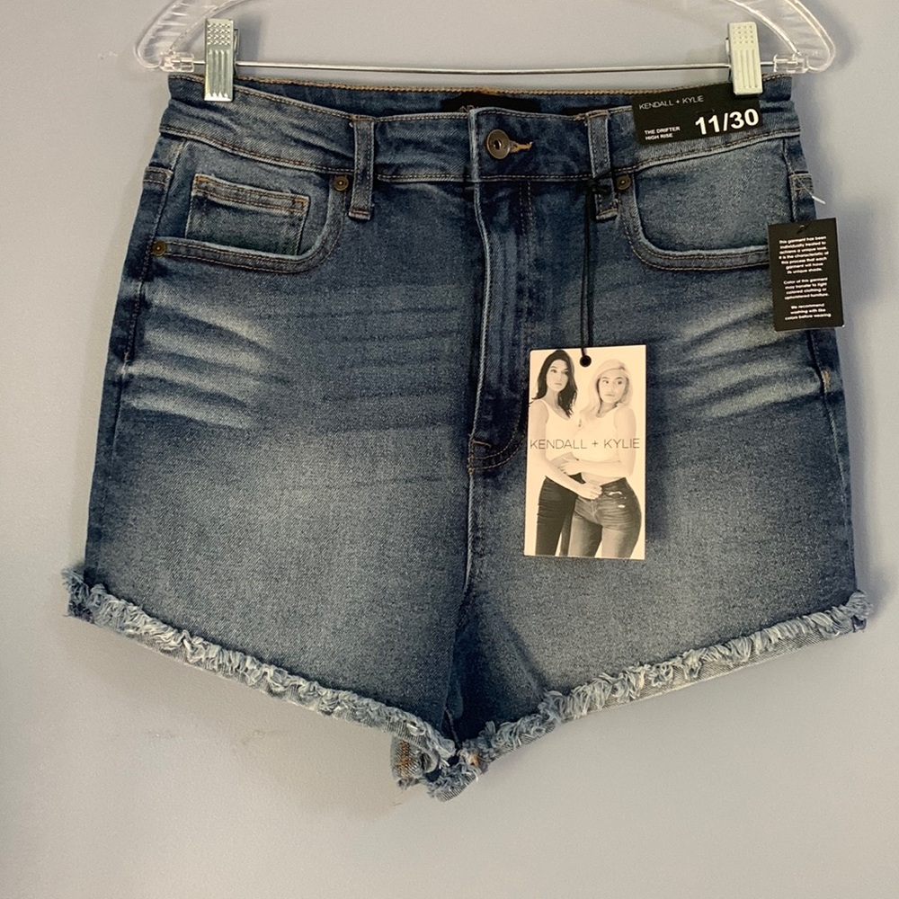 Kendall + Kylie Shorts Size 11/30 High rise NWT  Stretch Denim
